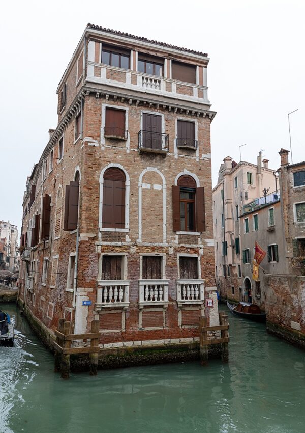 Journey of Doing - Click here to read about a few different Venice walking tours you can book - and even some free ones that you can do on your own!!