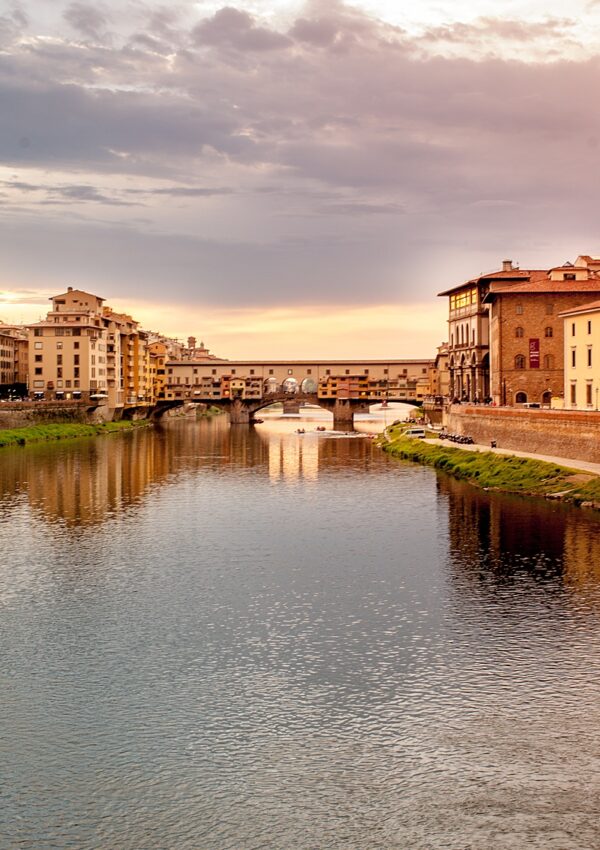 If you're looking to plan a romantic weekend in Florence, Italy, this is the right place! Where to stay, how to skip the crowds, and what couples should do!