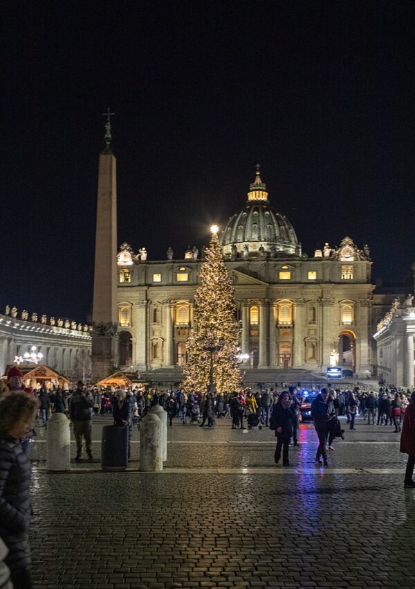 Journey of Doing - Click here for a complete guide to Rome at Christmas, includes information on where to stay, where to eat, what to do, and more!