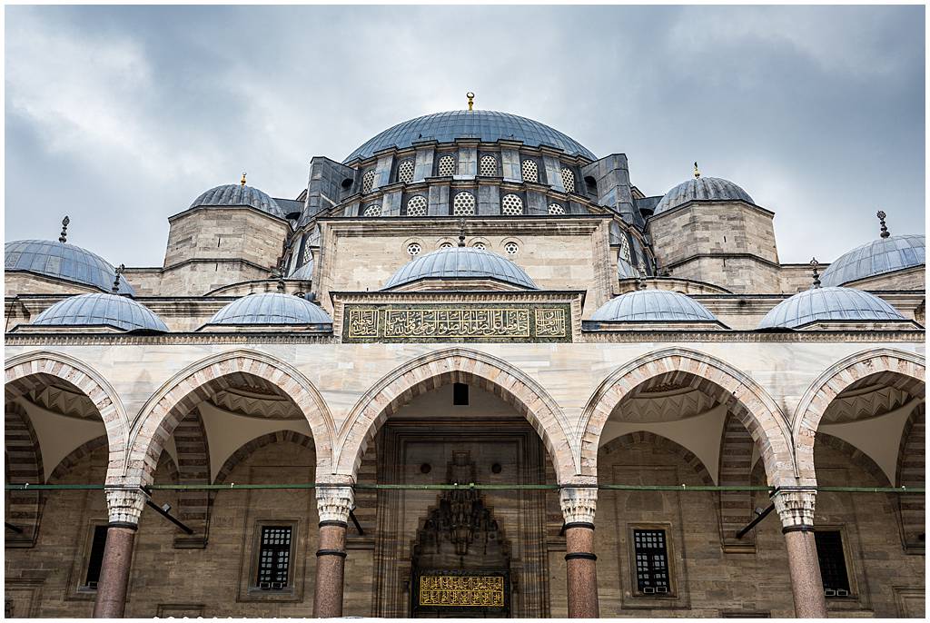 Looking to visit the best of Istanbul? Click here for the perfect one week itinerary to visit all of the top sites in Istanbul, Turkey!