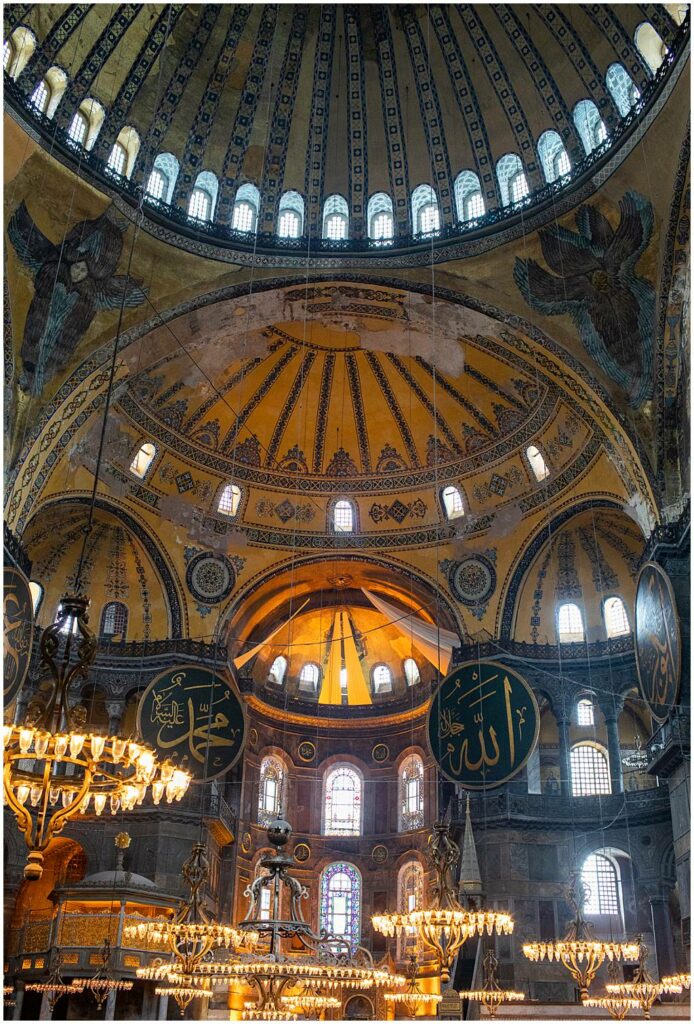 Looking to visit the best of Istanbul? Click here for the perfect one week itinerary to visit all of the top sites in Istanbul, Turkey!