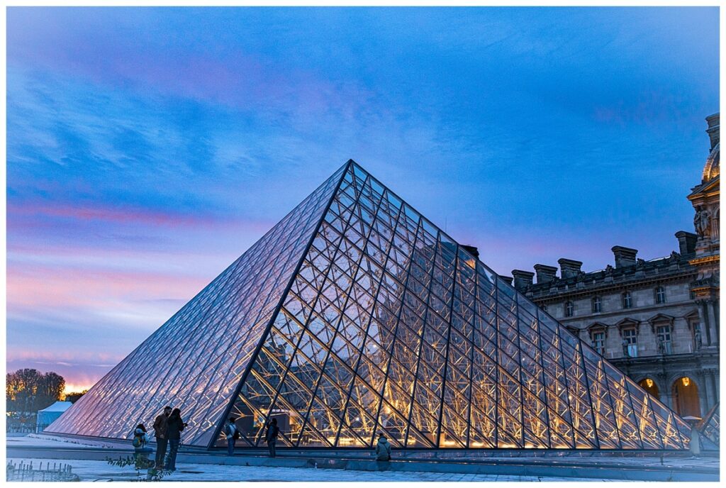Journey of Doing - blue hour in Paris