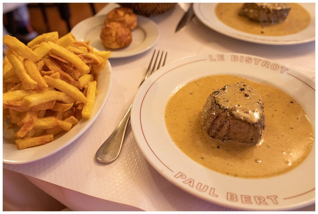 Best steak au poivre in Paris